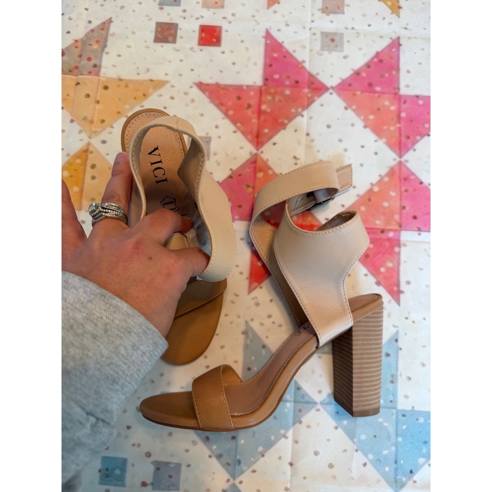 VICI Womens Two Tone Tan Cream Ankle Strap Block Heel Sandals Size 8.5